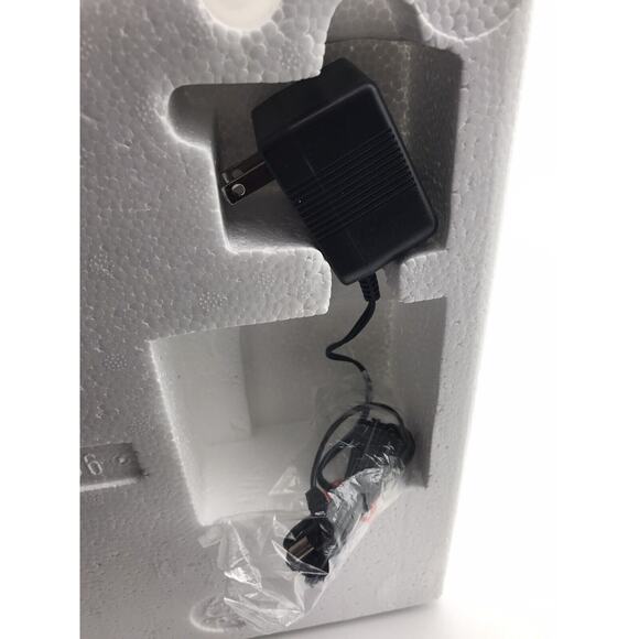 VTG Mickey Mouse Coin Bank‎ AM/FM Clock Radio 2005 Model #518384 New Open Box - Picture 7 of 9